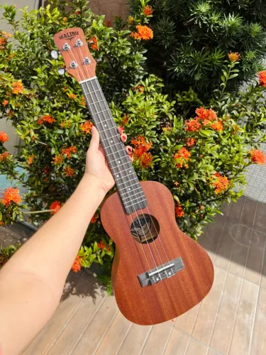 Ukulele Concert Elétrico Malibu | Impecável + Capa