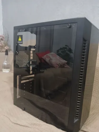 Gabinete mid tower preto