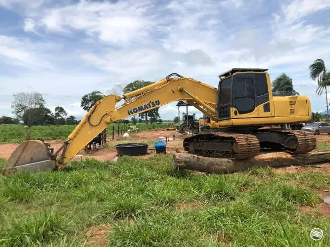 Escavadeira Komatsu 200