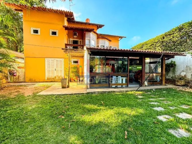 Casa com 3 dormitórios para alugar, 257 m² por R$ 10.548,85/mês - Itacoatiara - Niterói/RJ