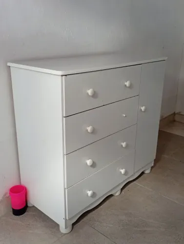 Vendo Cômoda De Criança Quase Semi Nova No Precinho De Amigo