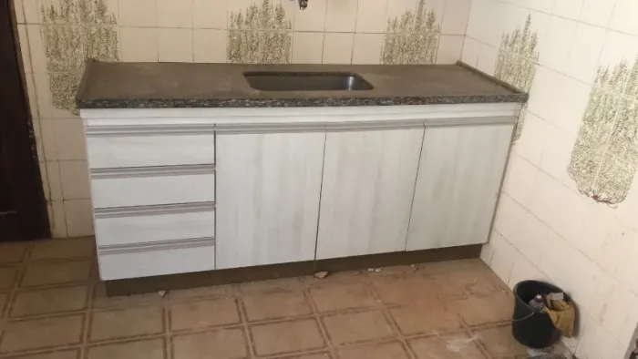 Gabinete planejado com pia em granito 2,,20m por R$650,00