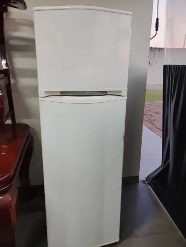 Refrigerador Frost Free, Balcão e pia, Armário e cortina de Ar 