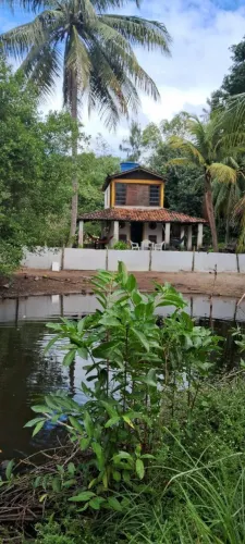 CHÁCARA COMPLETA EM LUCENA-PB-PORTEIRA FECHADA COM PISCINA, LAGO, CANIL E GALINHEIRO.