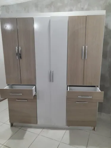 Roupeiro med 2.02m x 1.60m