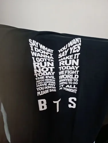 Lote de 30 camisetas únicas de algodão tipografia BTS