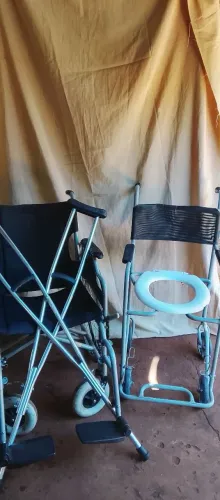 Cadeira de rodas, cadeira banho e muletas