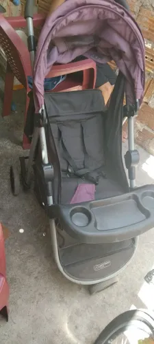 Carrinho de bebê seminovo