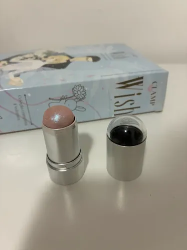 R.E.M. Beauty Iluminador Fembot Ariana Grande Maquiagem