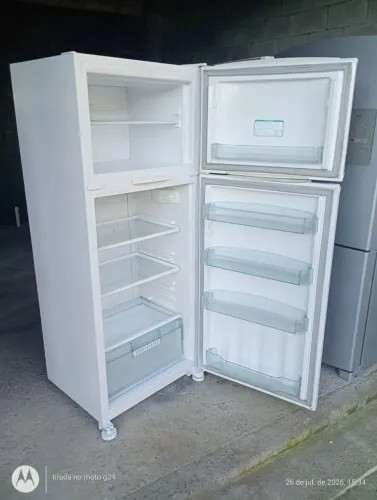 Geladeira funcionando perfeitamente com garantia