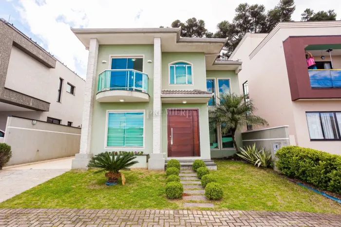 Casa em Condomínio para Alugar no Umbará | 3 Qts (1 Suíte), 4 Vagas 150m²