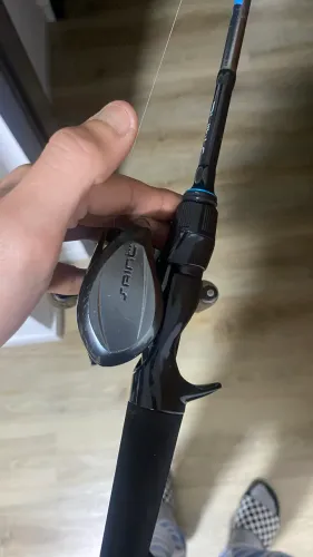 Kit Carretilha Saint Vizel 8.1 + Vara Triton 7-17lb