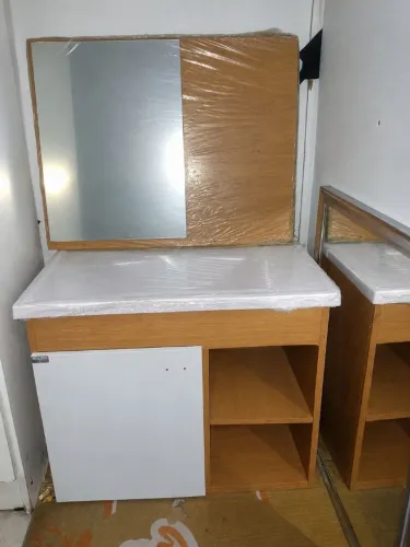 Vendo um armário de banheiro