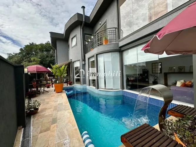 Casa alto padrão com 5 suítes, piscina, varanda gourmet no cond. Golf Village na Granja Vi