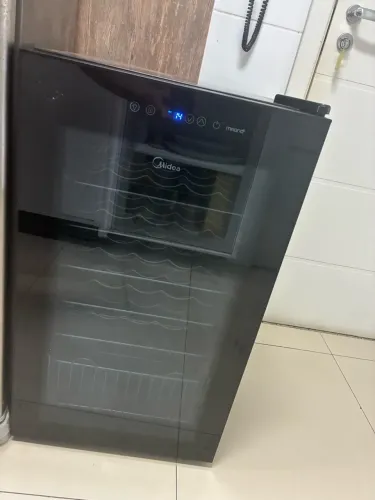 Adega de Vinhos Climatizada - Midea