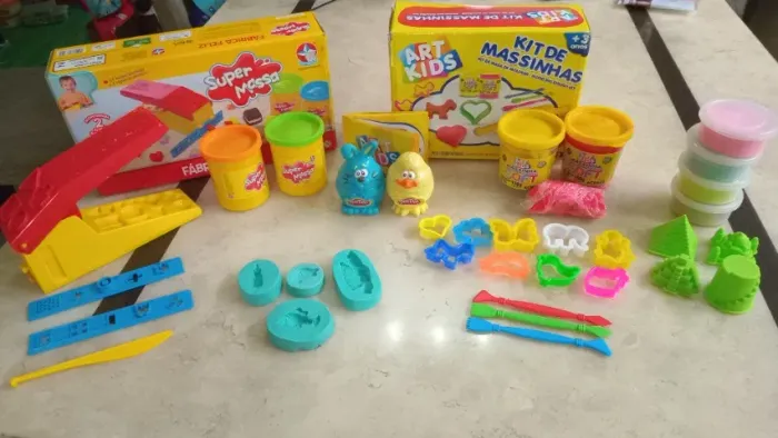 Desapego Lote Brinquedos Massinha (Fabrica feliz, Art Kids, moldes silicone) SEM MASSINHAS
