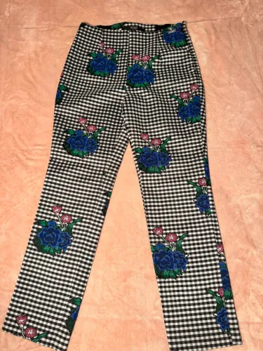 CALÇA GUESS- NUNCA USADA- TAMANHO 36BR/38 EUROPA