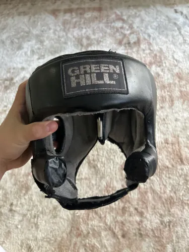 Capacete green hill com detalhe