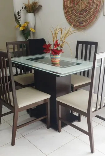 Mesa com 4 Cadeiras