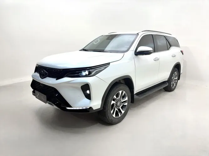 Toyota Hilux SW4 SRX 4X4 2.8 TDI 16V Dies. Aut. 2025