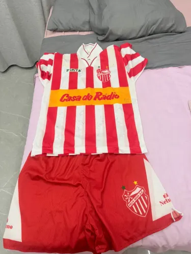 Uniforme original do vila nova autografado anos 97