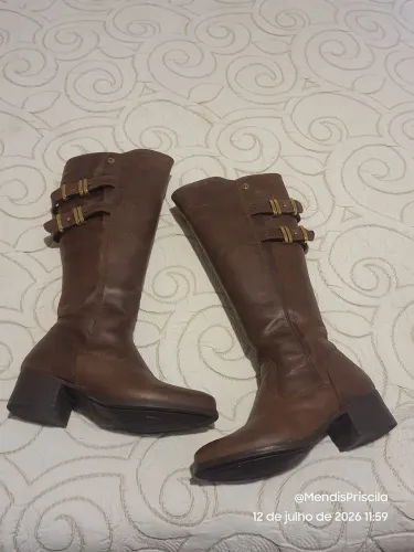 Bota Marrom Cano Alto