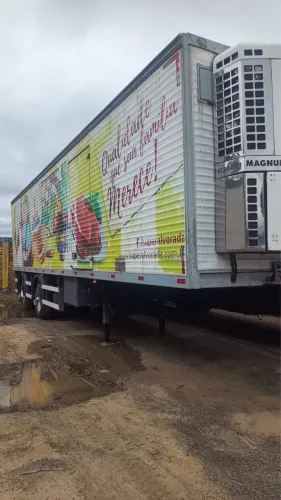 Carreta Marca Palmeira 2013 Baú 2 eixos C/Motor Refrigerado único dono !!!