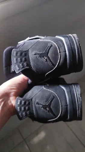Jordan 4 black cat