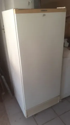 Freezer vertical gaveta ótimo estado funciona perfeitamente com garantia e entrega com tax