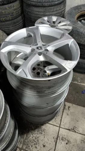 aro 20 Volcano semi novas poucas marcas e dias de uso 