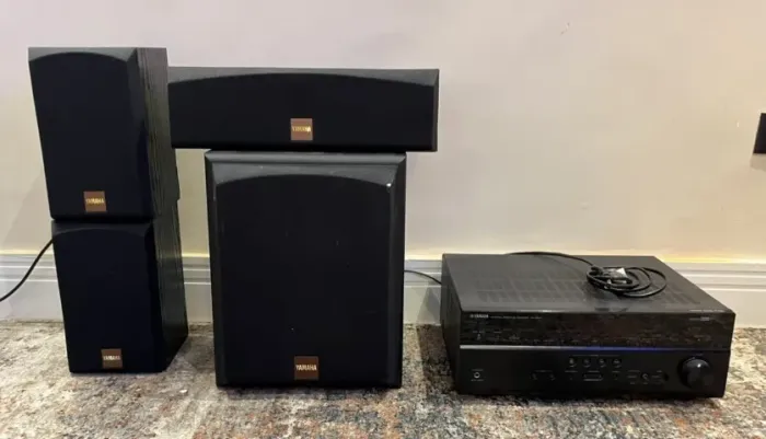 NEGOCIÁVEL Sistema Home Theater Yamaha 5.1 Completo - RX-V673 + SW-P40 + NS-M40 + NS-C40