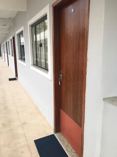 Apartamentos para locação, sendo 01 quarto, sala, cozinha, banheiro, área de serviço.
