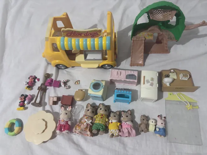 Lote de acessórios, coelhinha e bebês de Sylvanian families