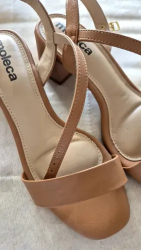 Sandálias moleca cor nude