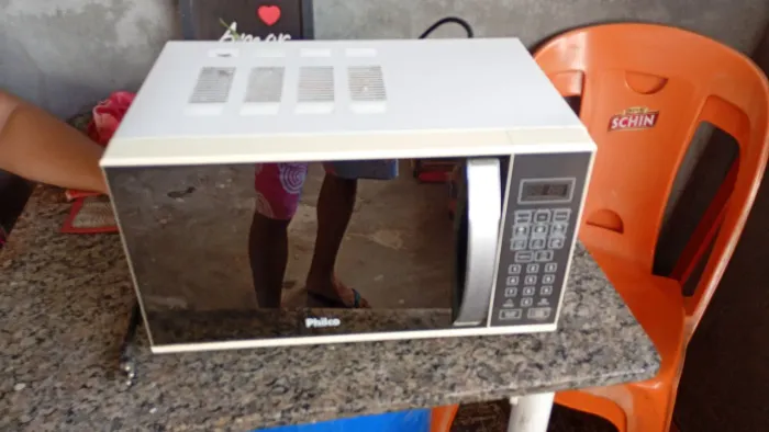 Vendo microondas fhilco semi novo 400 reais