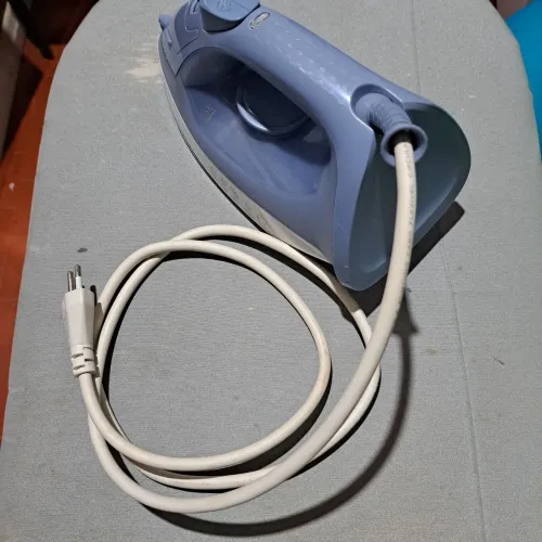 Ferro a vapor Eletrolux antiaderente 127V