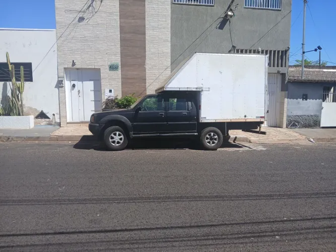 Mitsubishi L200 GLS 2.5 4X4 CD Diesel 2003