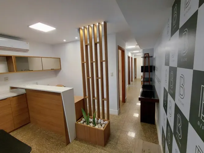 LOJA NA VITORIA COM RECEPÇÃO E 3 SALAS DE ATENDIMENTO - 2 VAGAS