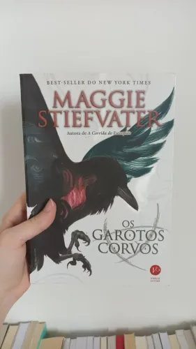 Livro Os Garotos Corvos de Maggie Stiefvater