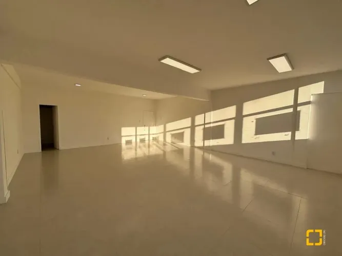 Sala no Centro de Florianópolis com 64 m²