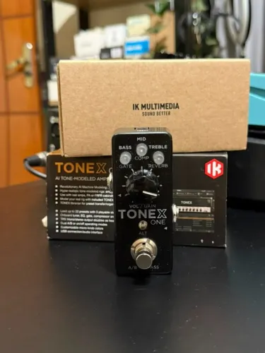 Pedal Tonex One IK Multimedia Preamp Guitarra Baixo