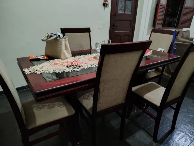 Mesa de jantar com 5 cadeiras