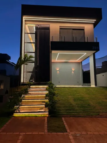 Casa - estilo sobrado - 4 suites - 4 vagas - piscina aquecida - Granja Marileuza -