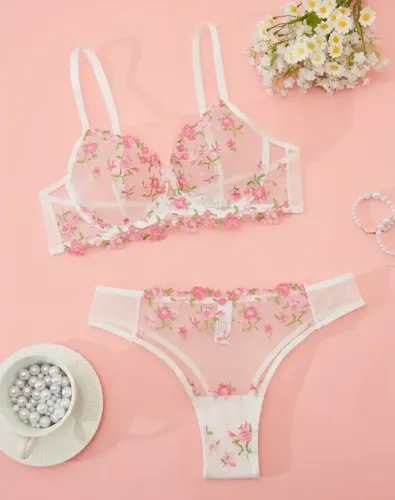 Lindo jogo de sutiã e calcinha a veja as medidas na última foto
