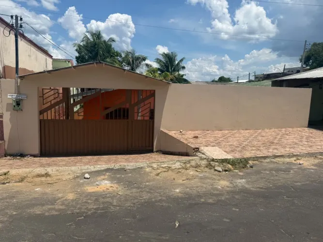 Casa para alugar - 3 quartos, garagem e quintal