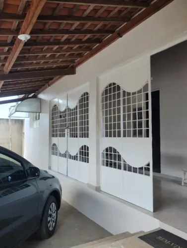 Casa à VENDA com 3 quartos, garagem, 2 salas, na Genésio Moreira, em Palmeira dos Índios.