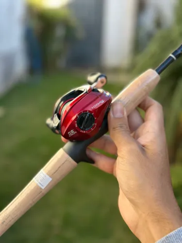 Carretilha de pesca Maruri e Vara de carbono