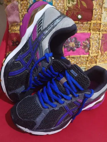 Tênis Asics gel Nagoya, tamanho 38, tênis pra malhar e correr.