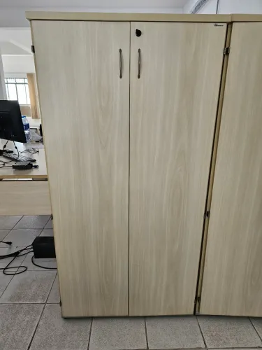 Lindo armário de escritório em madeira resistente 