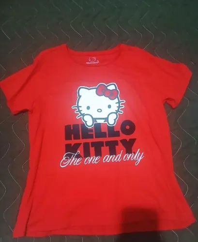 vendo camisa hello kitty C&A nova tamanho GG ( veste M também )
